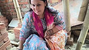 Women Labor Fuck Contractor for Extra Cash