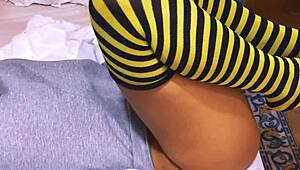 la estudiante seduce al profesor en su oficina despues de clases