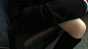 日本小骚货猛吸狂干！小毛奶子play