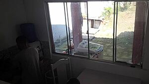 Corno Com Problema Auditivo Lava A Louça Enquanto Sua Mulher Faz Sexo Com Negão Escondido