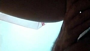 me pilla en el baño y me folla con blowjob y cum