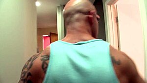 hot mom kendra chats fans while nude fucking