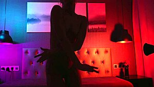 Sexy girl dancing in the shadow - nikkigia vip