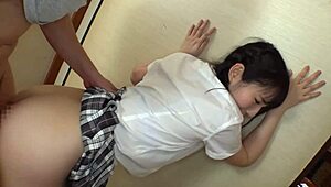 侄女吞我精液爸妈就在旁边第二部