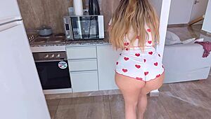 人妻出轨被继子发现只好也操了他