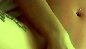 Gozando dentro do cu rosinha da minha vizinha ela ficou com a bucetinha babando - pov