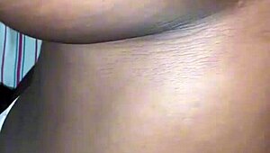 qui veut jouer avec mes gros seins et mon cul noir ebony