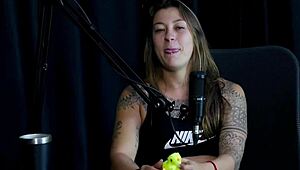 Veja a Entrevista Safada e Cheia de Putaria com a Flor de Damiana com Vovô Moai no Porn Cast Brazil - Parte 2 Watch on Sheer Red