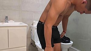 My friend wants a facial cumshot while we fucks in the bathroom, it's so passionate