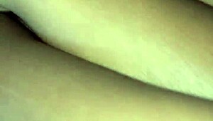 qui veut jouer avec mes gros seins et mon cul noir ebony