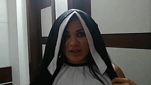 Paródia Freira Bianca Confessa Seus Pecados No Microfone Do Padre Fava De Mel Tudo Isso Porque Nasceu Num Convento Veja Completo Em Xv Red