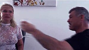 Vicky meets customer as secretary without protection