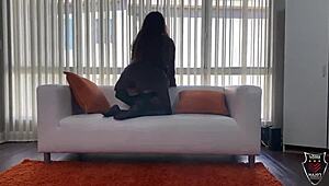 Hazel Moore等Rome Major深舔骚穴