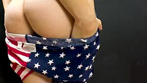 娇小黑发女大学生萨布丽娜揉奶吸硬屌POV