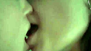 Sloppy kisses between lesbians lead to wet pussy feasting.