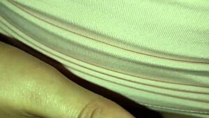 La Vecina Y Su Gigante Culo