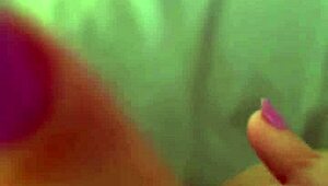 Esposa Safada Acordou com Tesão e Se Masturbou Antes do Trabalho