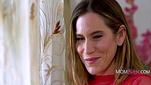 火辣熟女身材颠覆小鲜肉世界