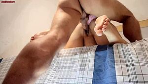 Hotwife com o cuzinho apertado em uma foda anal caseira amadora até encher o cuzinho de porra