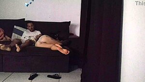 Madrasta Divide Sofa Com Enteado 😏