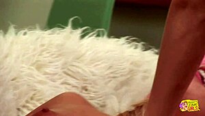 Super hot lesbian couple fists and anal fucks!