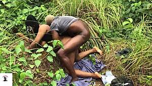 quick roadside fuck with a hot babe 😏