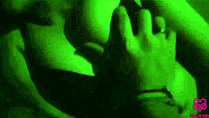 我们第一次自拍性爱视频