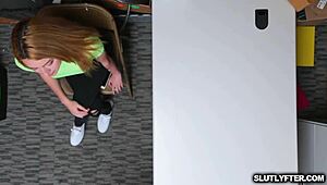 that slutty blonde is fucking so hard 😈💦