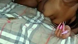 18岁骚继妹在家偷尝黑人大屌