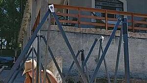 montando uma tenda na ch�cara usando um body socado no rabo