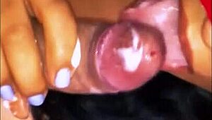 La Madre De Su Amiga Era Una Mujer Voluptuosa Que Siempre Vest�a Ropa Ajustada Y Provocativa Lo Que Lo Pon�a Muy Nervioso