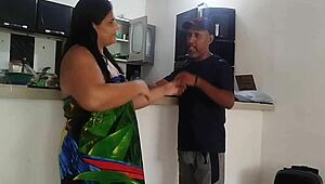 mi vecino pervertido viene a casa a por azúcar y termina follándome el culo enorme con su polla dura ¡qué rico!