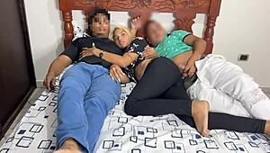 Noche De Pelicula Junto A Mi Mejor Amigo Y Su Hermosa Novia Ntr Me Cojo A La Novia