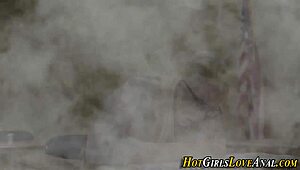 18+少女猛骑假阳具屌