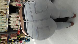 我在超市偷拍胖妹逛貨架挑菜