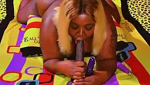 Sundaydogood614 shows shaved pussy in homemade update