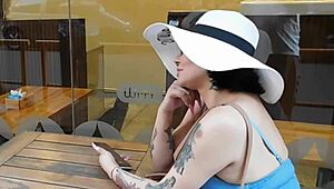 lo vi en un bar sentado y me lo traje a casa para darle flor de cojida