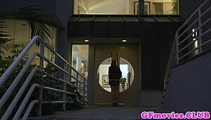 Sappho beauty muff dives juicy pussy