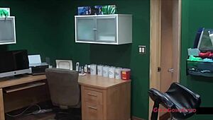 i'm the patient in this college final scene with taylor raz