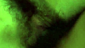 隔壁饥渴人妻被三个男人狂干