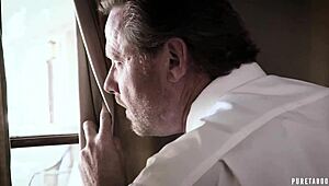 18+啦啦队长Jill操老邻居大屌