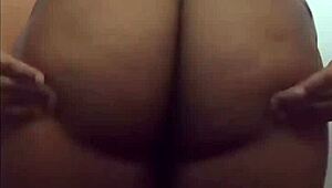 garota gordinha com bunda grande tira a roupa e mostra o cu
