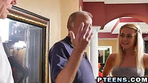 经验丰富金发18+少女尽情享受