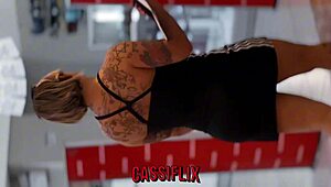 sai do trabalho e encontrei meu personal no shopping que me levou no apto dele e fodeu meu cu bem gostoso completo no cassiflix