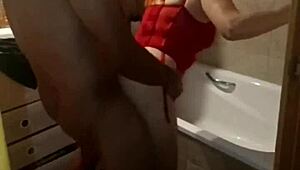 Encuentro En La Bañera Desnuda A La Amiga De Mi Novia Y Le Fui Infiel!