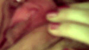 YANK SARAH TAYLOR'S LOVELY LABIA FOR INTENSE ORGASM!