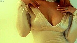 Miss Raquel shakes her big Latina ass for the camera! 💃