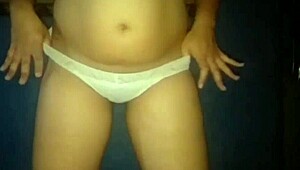 拉丁辣妹自拍秀巨臀