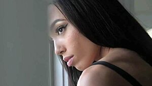 Jewelz Blu scissors with Alexis Tae and licks her trimmed pussy