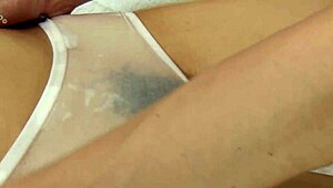 尤里敏感按摩爽到高潮喷水！😍💦